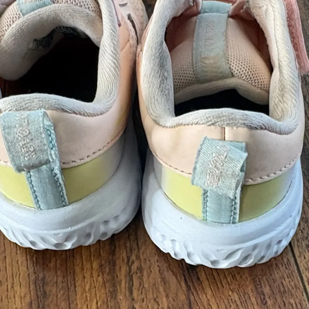 Nike Revolution 5